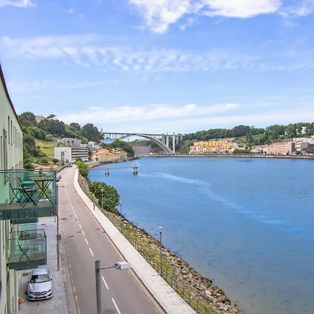 Douro Destilaria By Porto Hosts *