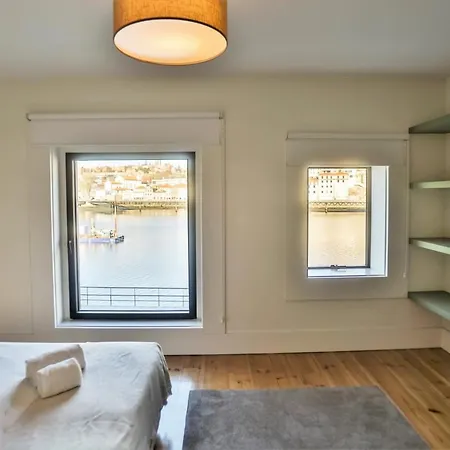 Douro Destilaria By Porto Hosts