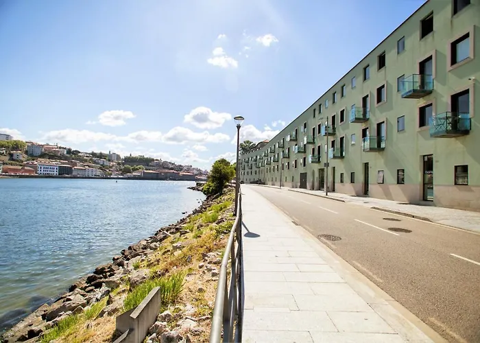 Douro Destilaria By Porto Hosts