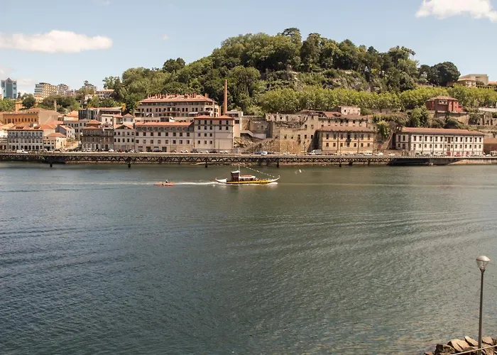 Douro Destilaria By Porto Hosts